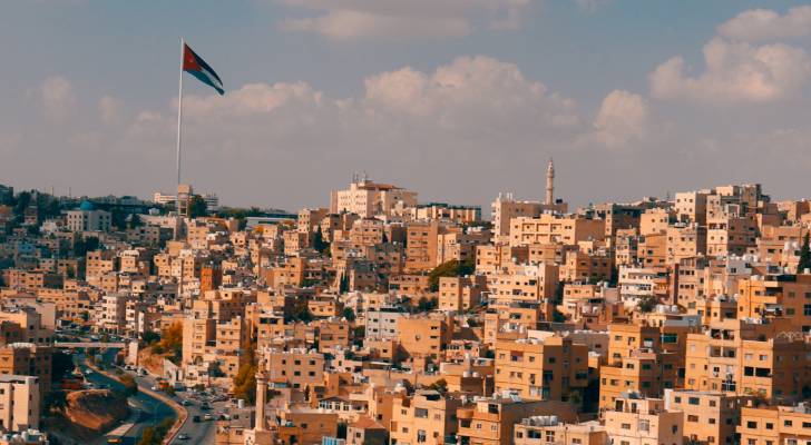 طقس خريفي لطيف في معظم المناطق و دافئ في البحر الميت و العقبة