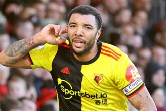اللاعب البريطاني "تروي ديني" يهاجم محمد صلاح مجدداً