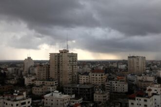 طقس دافئ اليوم و كتلة هوائية باردة في طريقها إلى المملكة غداً