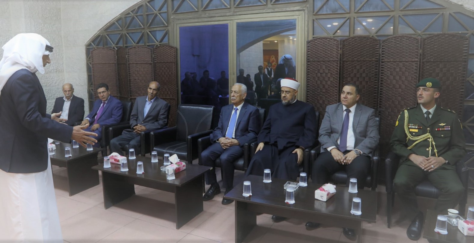 مندوبا عن الملك وولي العهد.. العيسوي يعزي العظامات والطوال