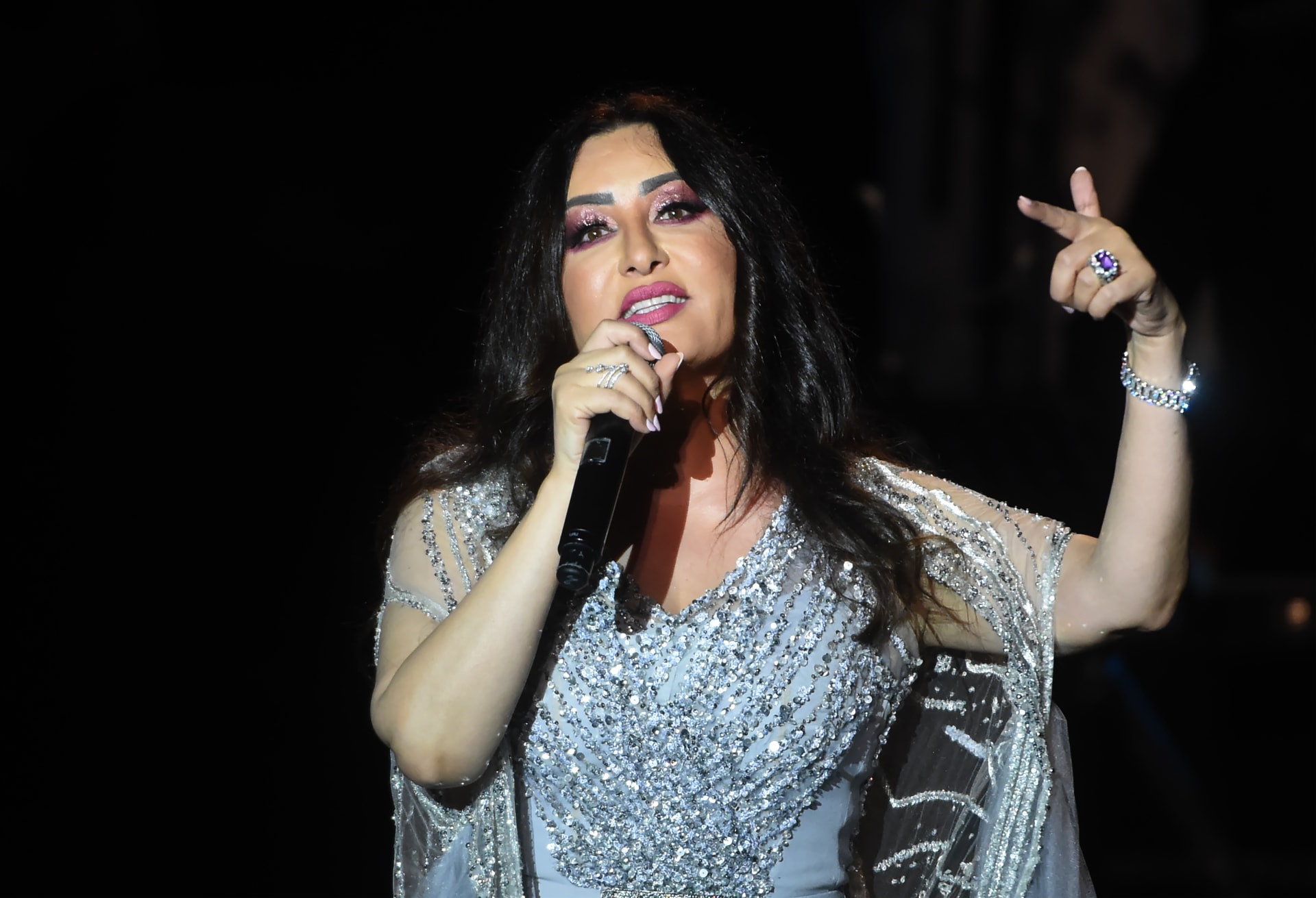 المغنية التونسية لطيفة تثير جدل في مصر والسبب