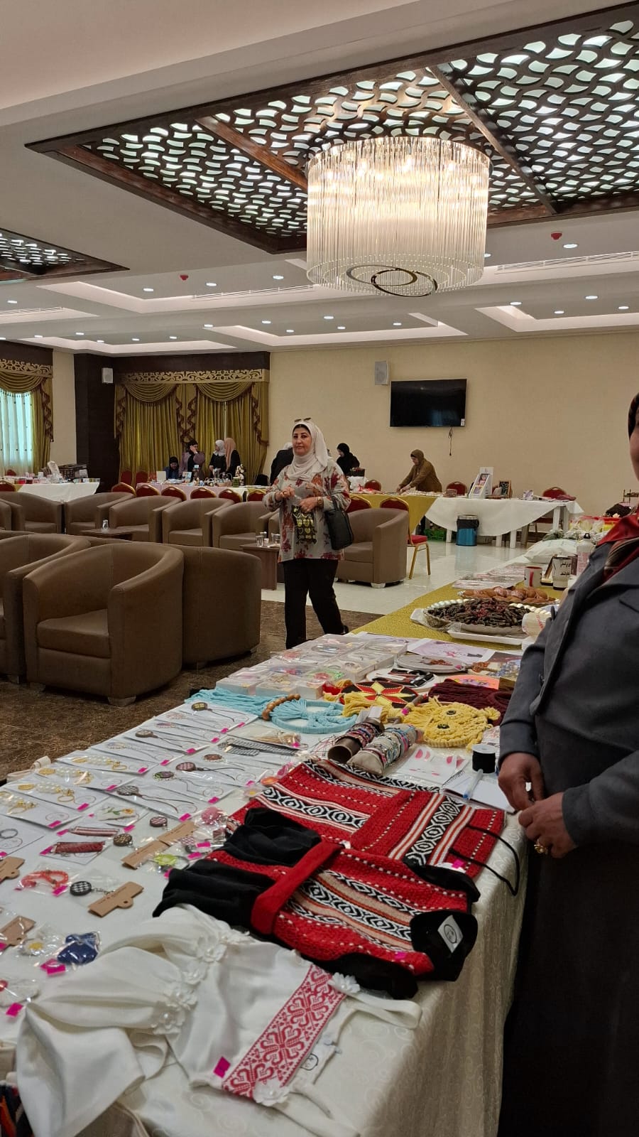 بازار نشميات الكرك بنادي المتقاعدين العسكريين
