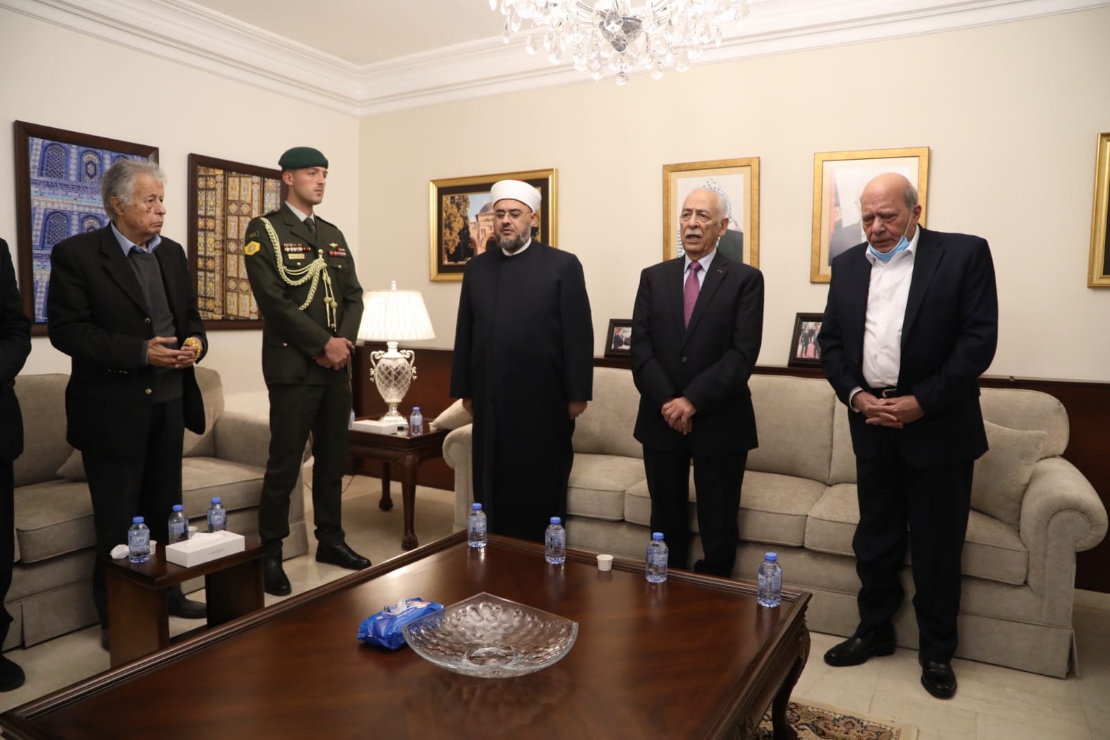 عاجل | مندوبا عن الملك وولي العهد..العيسوي يعزي بوفاة نجل السفير الفلسطيني وآل ملحس