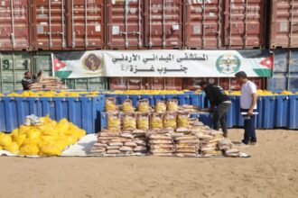 1600 طرد غذائي قدمها المستشفى الميداني الأردني في خان يونس