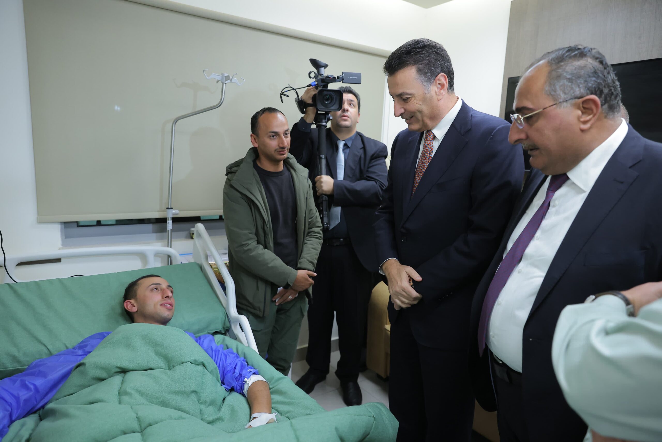 الصفدي يزور مصابي الأمن في حادثة الرابية ويؤكد: أنتم فخر كل الأردنيين