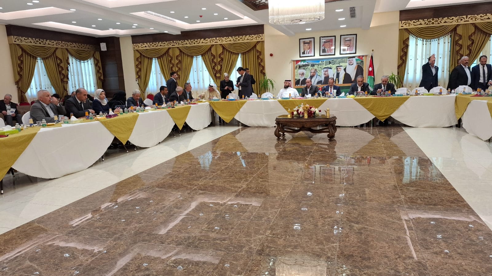 لقاء تشاوري بين مجلس محافظة الكرك ونواب المحافظة