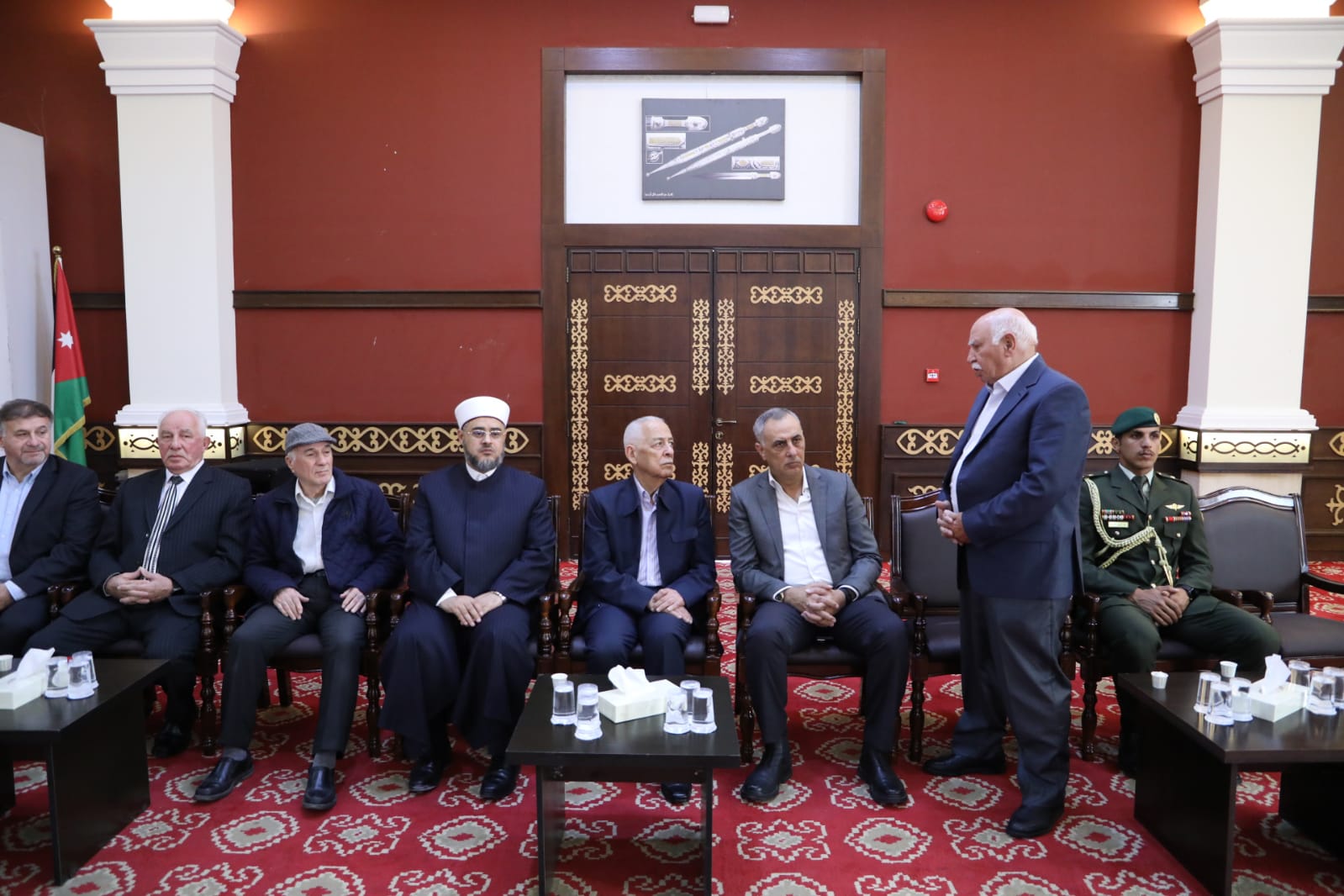 مندوبا عن الملك وولي العهد.... العيسوي يعزي آل هاكوز