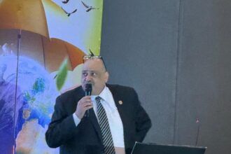 مهند النسور يعرض نموذج فرق الصحة الأسرية في المؤتمر الدولي