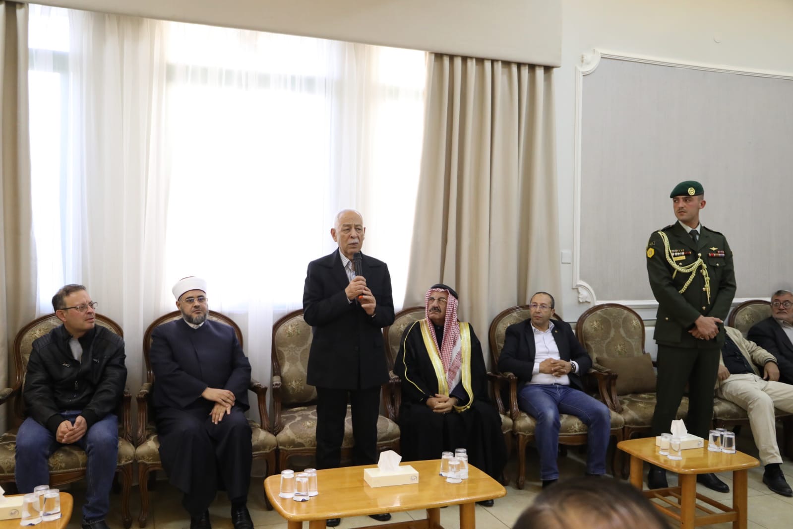 مندوبا عن الملك وولي العهدالعيسوي يعزي عشيرة النعيمات.