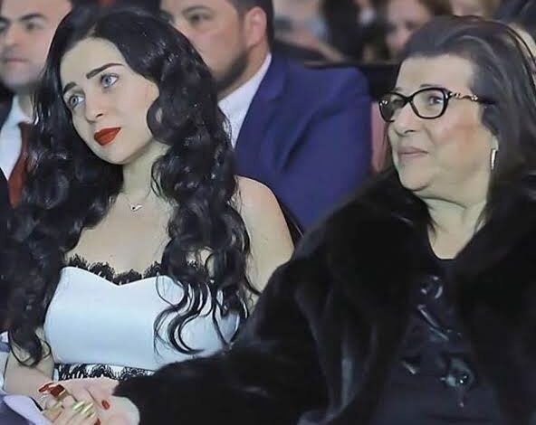 مي عز الدين تغيب عن جنازة والدتها.. تفاصيل