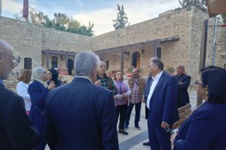بالفيديو والصور ... شتيوي يكرم أعضاء اتحاد المجالس الاقتصادية والعربية في مطعم سياحي وينظم لهم جولة سياحية بمادبا