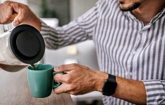دراسات حديثة تحذر من شرب القهوة عن الاستيقاظ ..والسبب؟