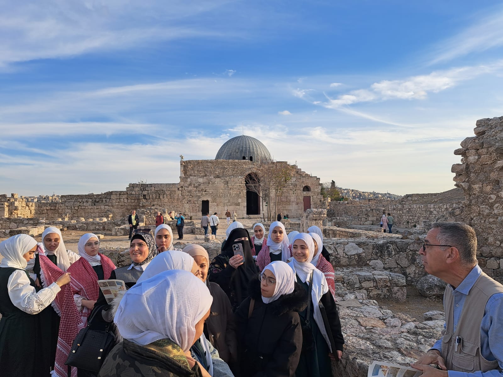 طالبات "الملك عبدالله" و"وادي موسى" ينضممن لتحدي "الشباب الآن" الثقافي