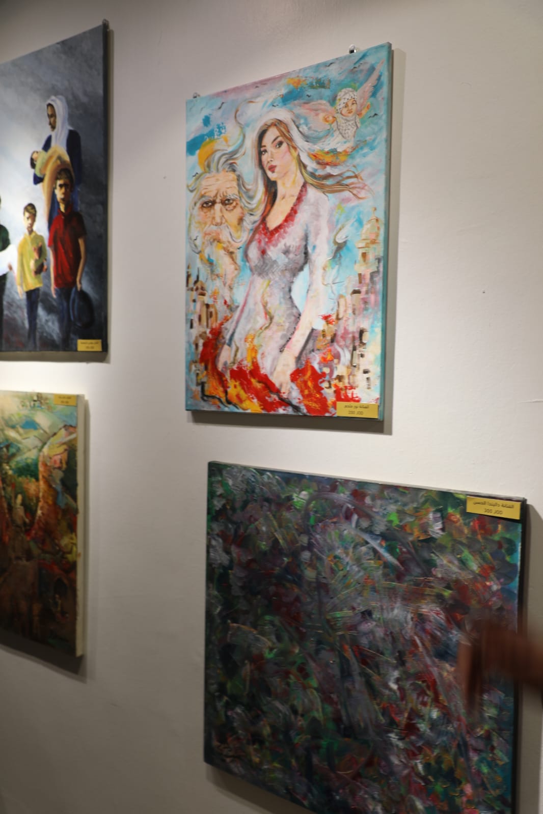 "الرواشدة" يفتتح المعرض التشكيلي "لوحة ترسم فرحة" دعما لأطفال غزة