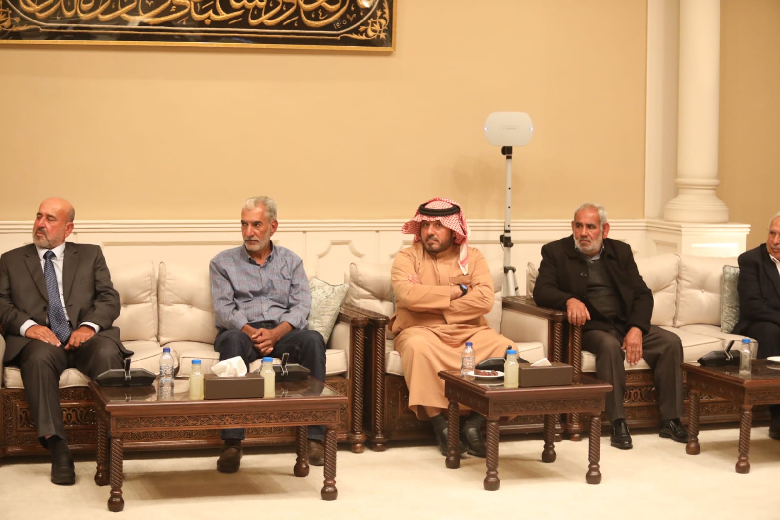 عاجل | رئيس الديوان الملكي يلتقي وفدا من أبناء منطقة الصفا بعجلون