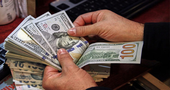 ارتفاع قياسي في تحويلات المصريين يدعم الاقتصاد