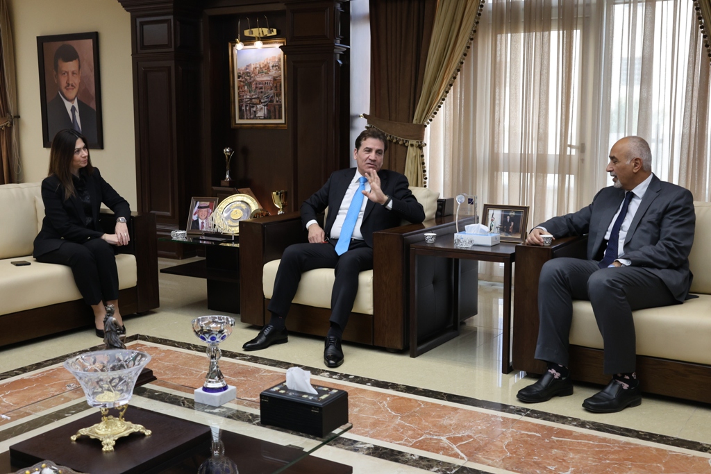 صورة حول : عمان الأهلية تستقبل المستشار الثقافي العراقي في الاردن عمان الأهلية تستقبل المستشار الثقافي العراقي في الاردن