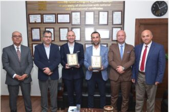 جامعة البترا تكرّم خريجَيْها الفائزَيْن بجائزة الحسين للإبداع الصحفي