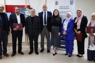 رئيس جامعة عمان الأهلية يُكرّم الفائزين بجائزة الحوراني للفنون والتصميم بعنوان (حق الحياة : رسائل إلى غزة)