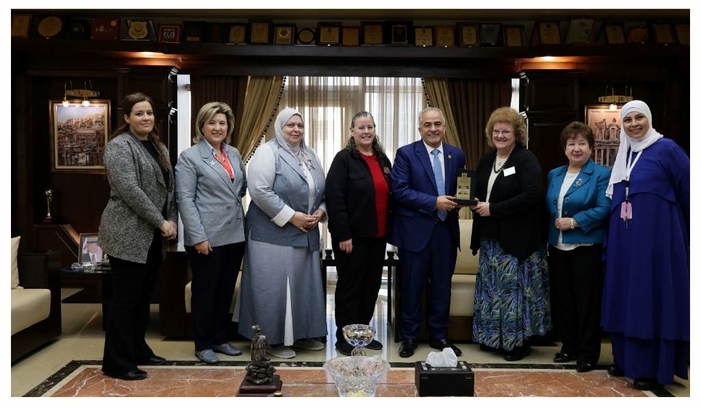 صورة حول : عمان الأهلية تستقبل وفداً من مقَيّمي الاعتماد الدولي ACEN لكلية التمريض عمان الأهلية تستقبل وفداً من مقَيّمي الاعتماد الدولي ACEN لكلية التمريض