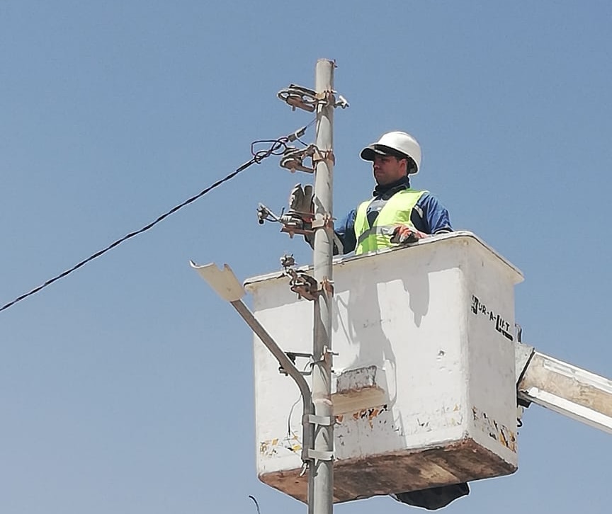 شركة توزيع الكهرباء تُجري أعمال تطوير في لواء البتراء