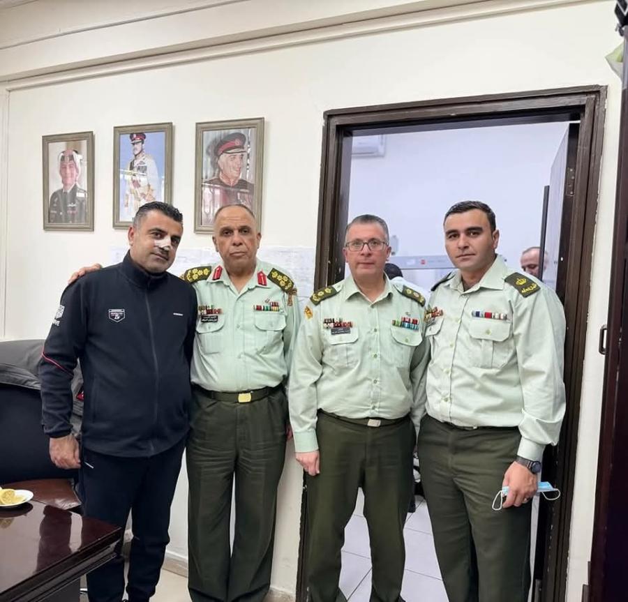 العقيد عامر السرطاوي ينجح في إجراء عملية جراحية