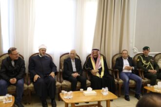 مندوبا عن الملك وولي العهدالعيسوي يعزي عشيرة النعيمات.