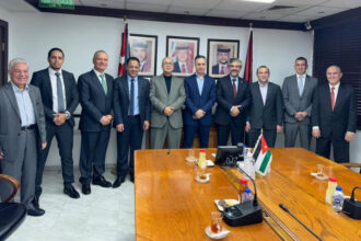 وزير الصناعة يشدد على تطوير مهنة المحاسبة القانونية