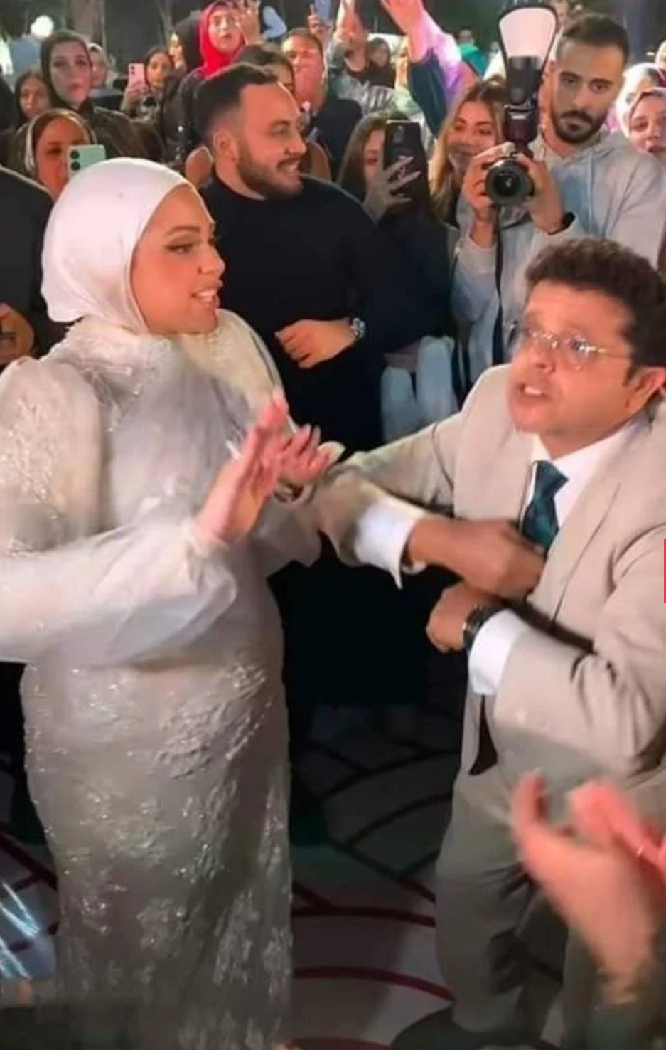 محمد هنيدي يحتفل بخطبة ابنته فريدة