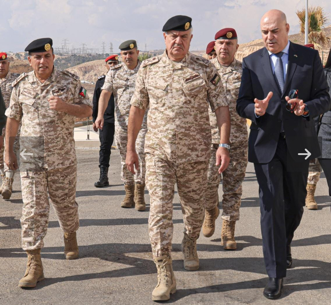 اللواء الركن الحنيطي يزور مركز الملك عبد الله الثاني لتدريب العمليات الخاصة والمركز الوطني الأردني للكلاب البوليسية