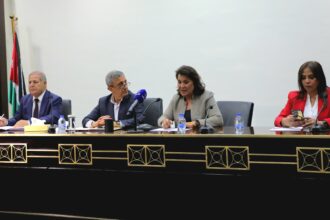 وفد من جامعة القدس يلتقي مجلس الأعيان لمناقشة التجربة الديمقراطية