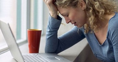 8 أطعمة تؤثر سلبًا على صحتك العقلية وتقلبات مزاجك