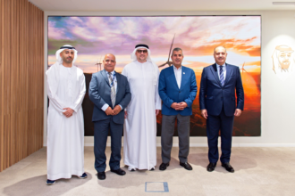 الخرابشة يستعرض فرص التعاون في الطاقة النظيفة