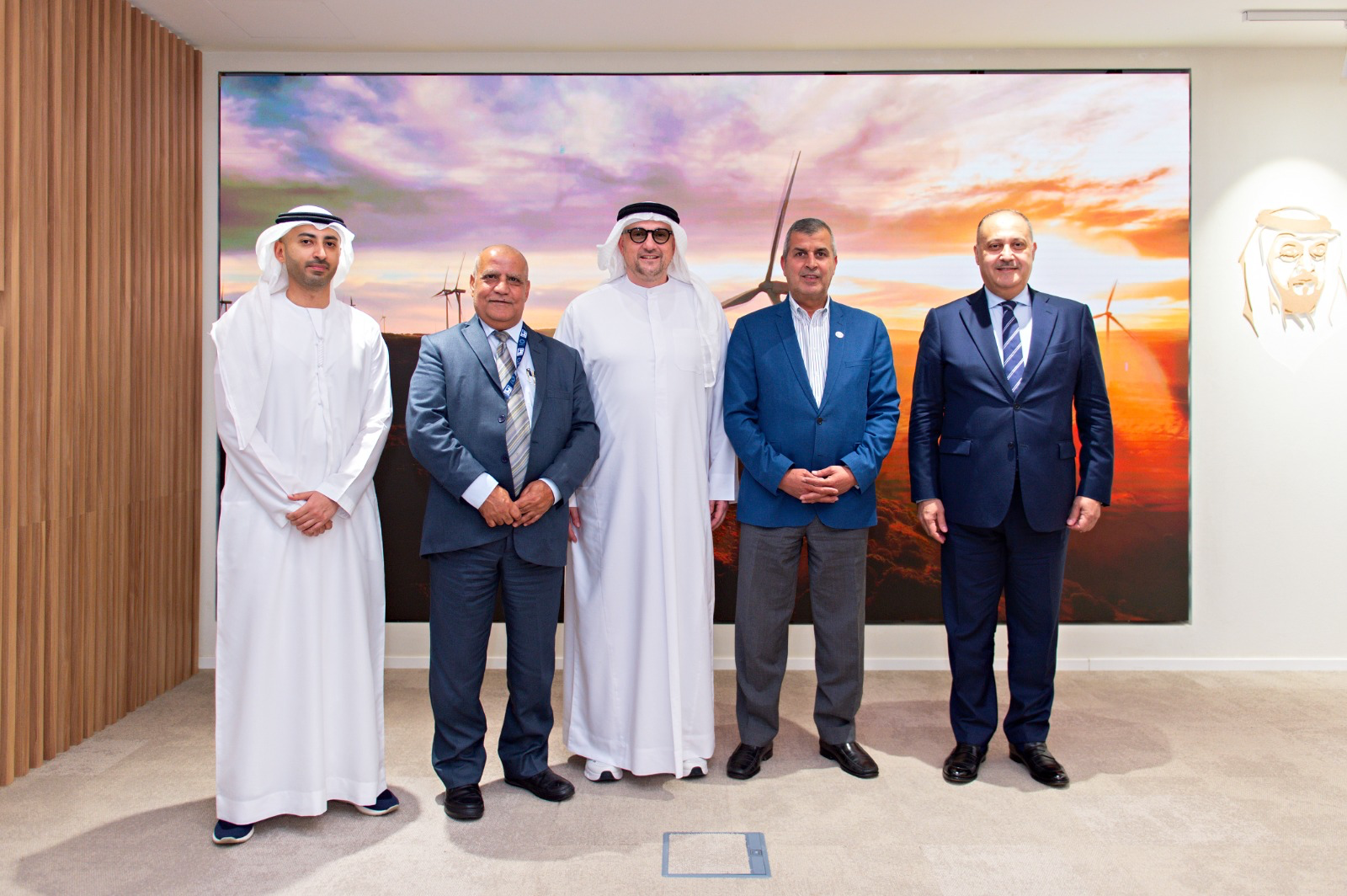 الخرابشة يستعرض فرص التعاون في الطاقة النظيفة