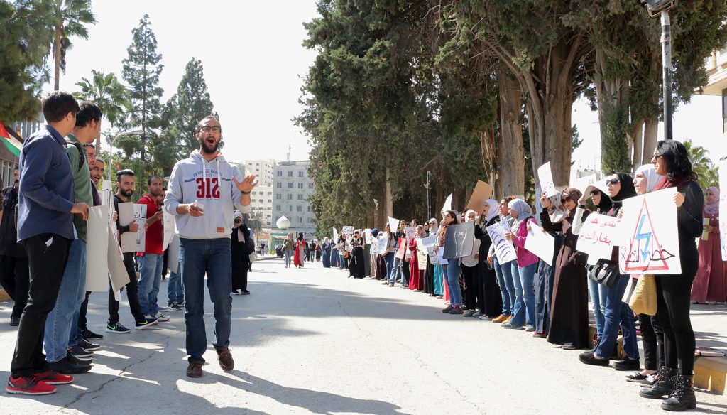 فصل 92 طالباً بشهادات تركية مزورة