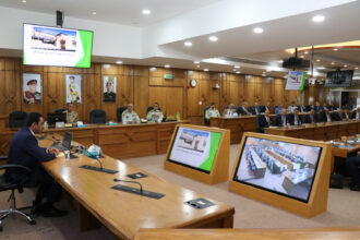 مدير عام المؤسسة العامة للغذاء والدواء يحاضر في كلية الدفاع الوطني الملكية