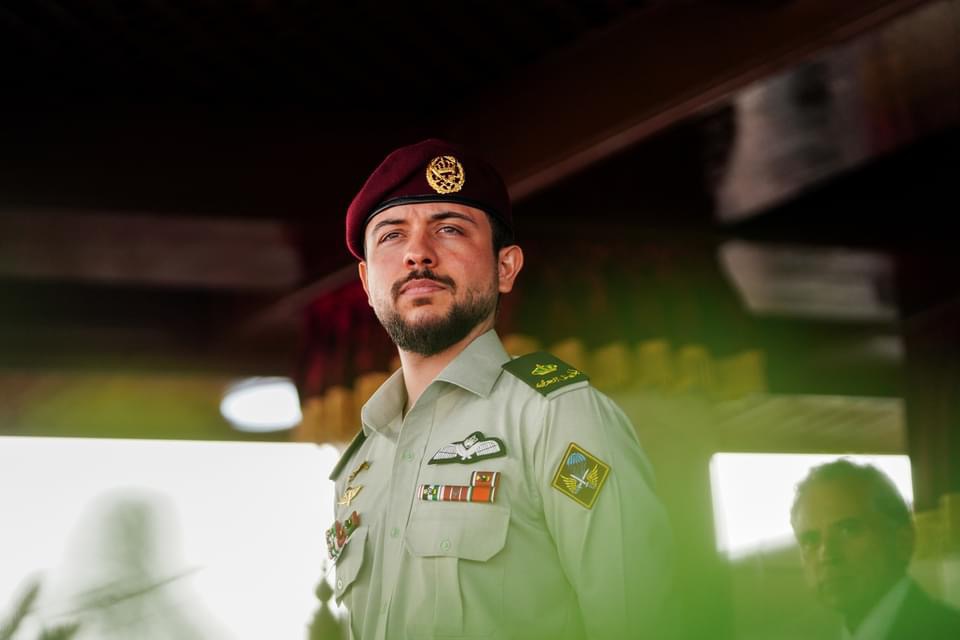 بالصور ... مندوبا عن جلالة الملك ولي العهد يرعى تخريج فوج جديد من ضباط فرسان المستقبل