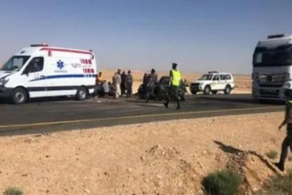 12 إصابة في حادث سير على الطريق الصحراوي