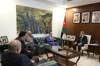 رئيس الوزراء يلتقي نقيبي المهندسين الزراعيين والأطباء البيطريين