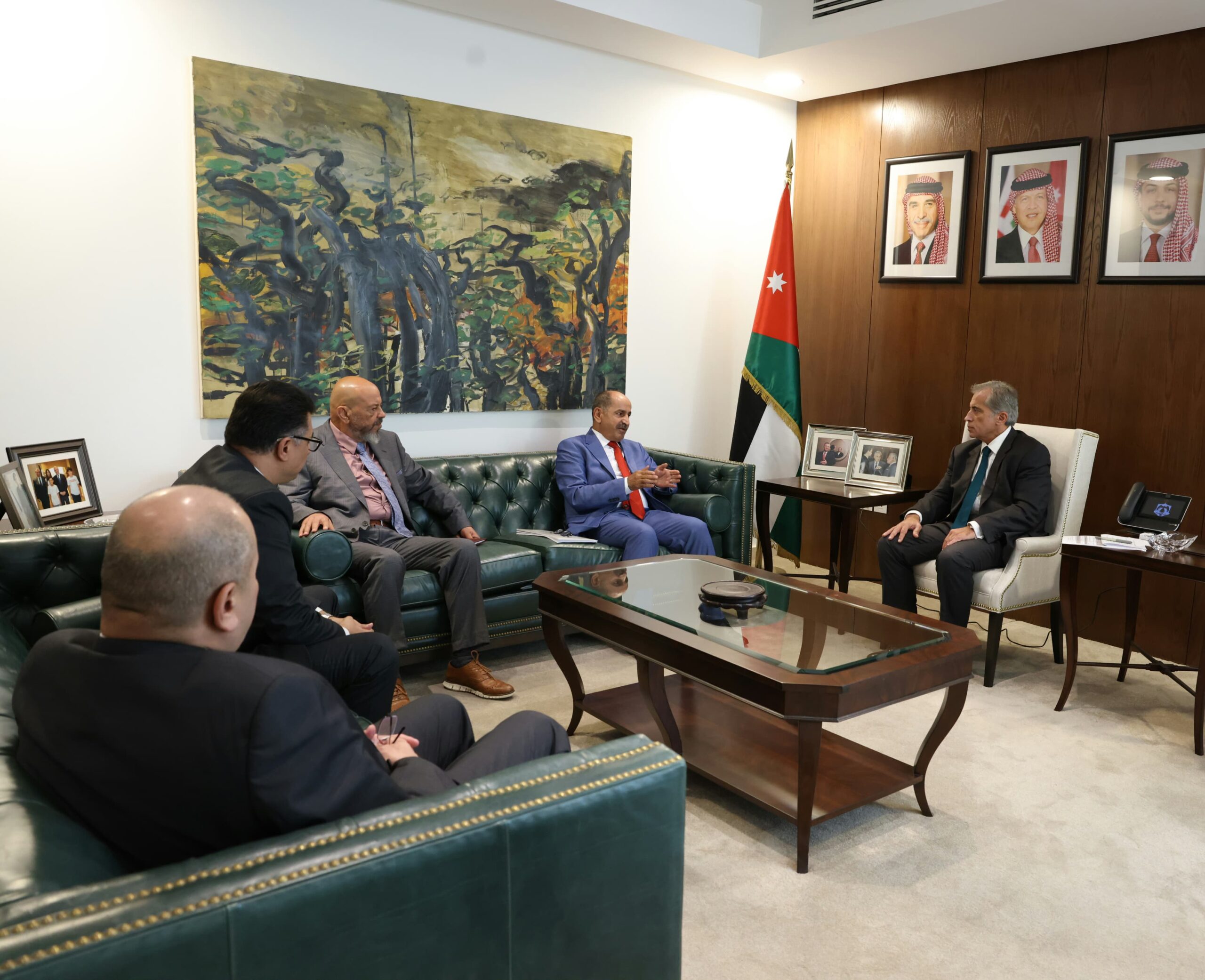 رئيس الوزراء يلتقي نقيبي المهندسين الزراعيين والأطباء البيطريين