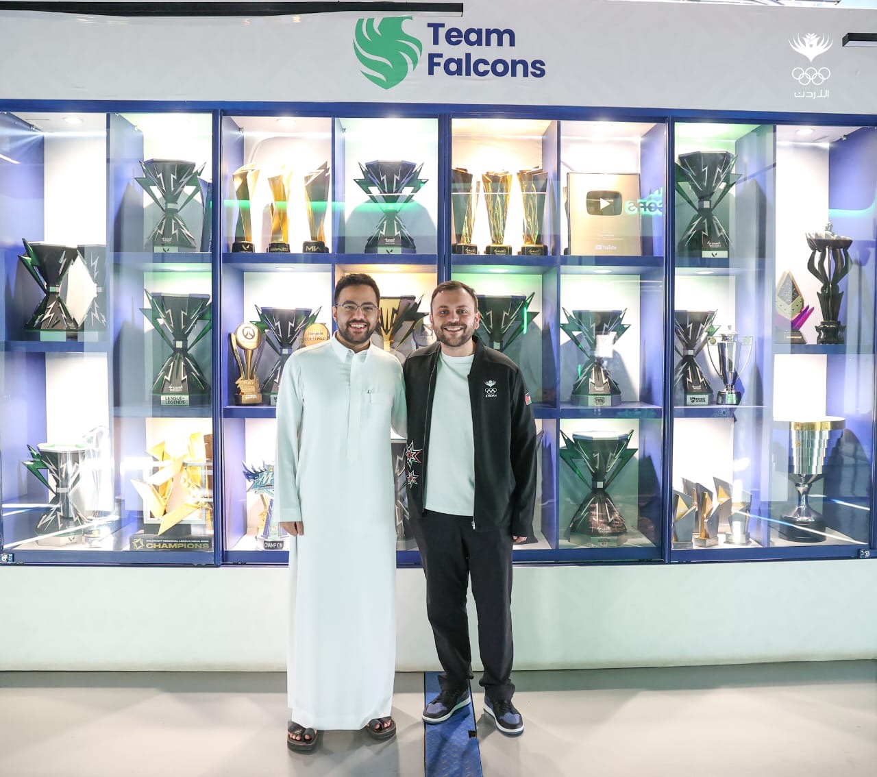 الأمير عمر بن فيصل يزور فريق فالكونز السعودي