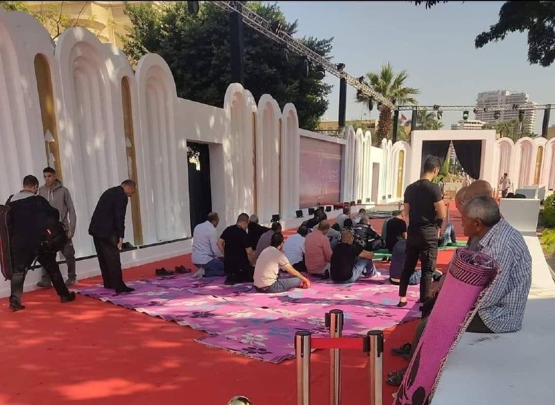 لماذا أثارت صلاة الجمعة داخل دار الأوبرا جدلاً في مهرجان القاهرة السينمائي؟