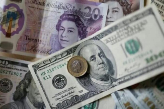 الجنيه الاسترليني يشهد انخفاضاً أمام الدولار واليورو