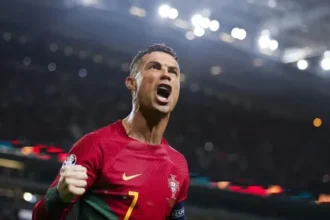 رونالدو يشعل الأجواء بهدفين في فوز البرتغال الكبير على بولندا