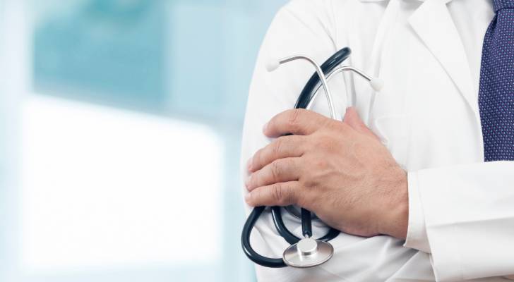 العزام: لم نمتنع عن علاج أي مريض..