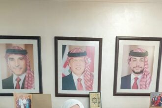 معالي يوسف حسن العيسوي: حلقة الوصل بين القائد والشعب