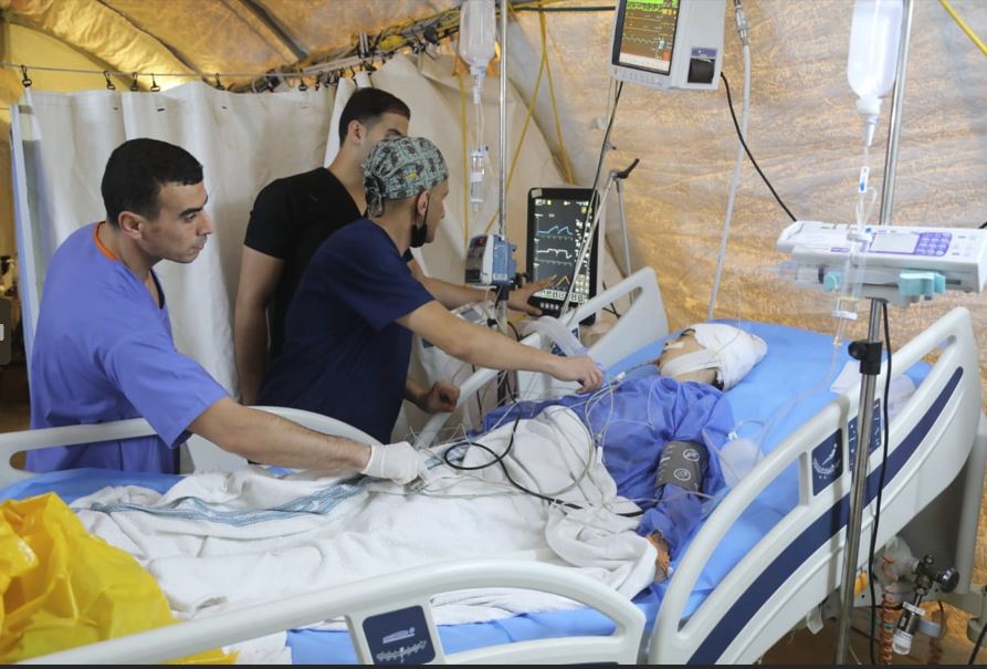 المستشفى الميداني الأردني جنوب غزة/٤ يجري عملية جراحية نوعية