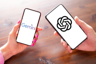 مقارنة بين تطبيقات Gemini وChatGPT على آيفون