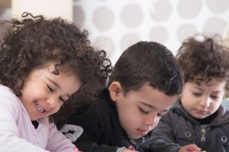 تعرف على دور التكنولوجيا في حماية الطفل