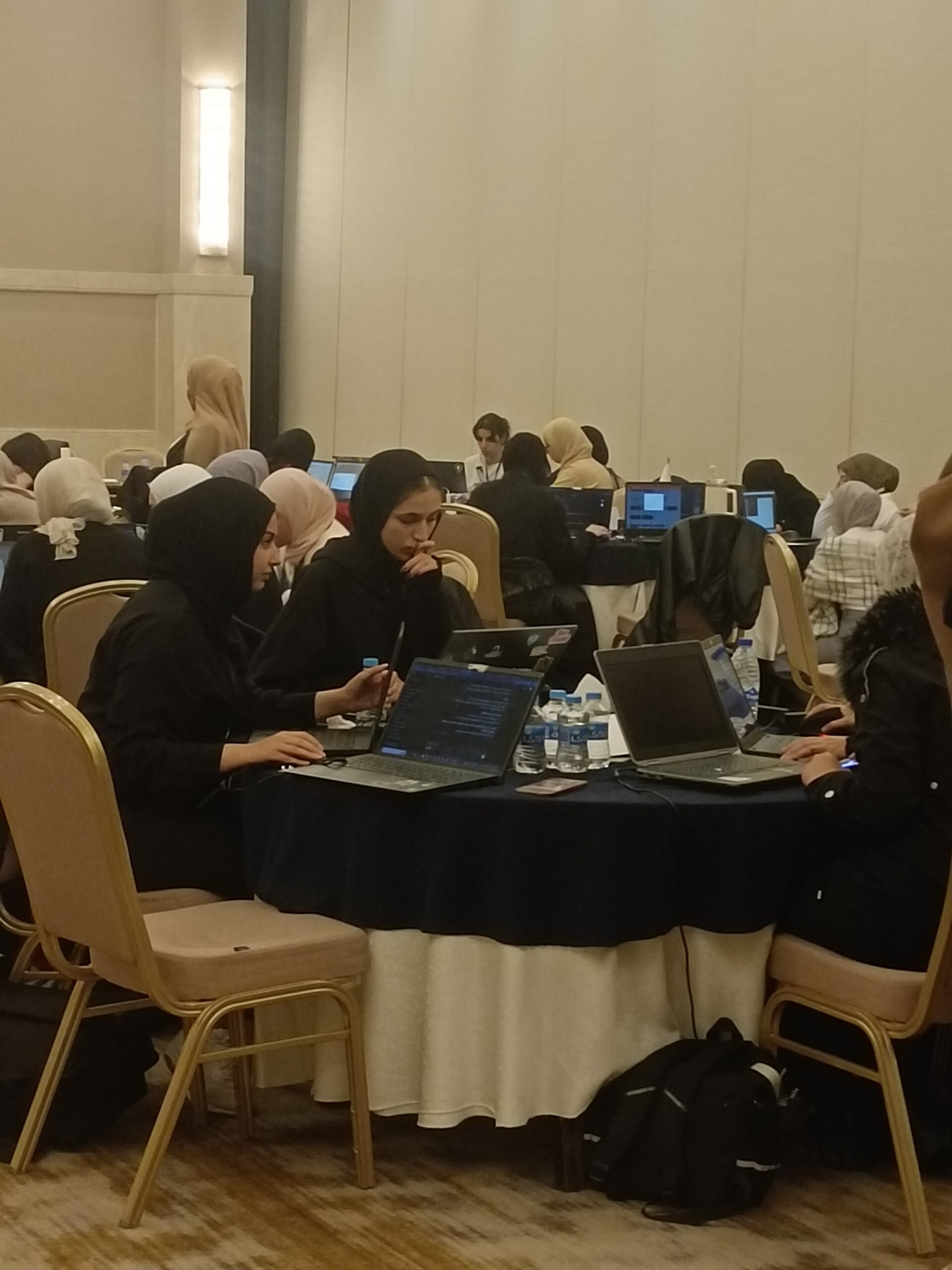مسابقة "SHEHacks" لتمكين النساء في مجال الامن السيبراني
